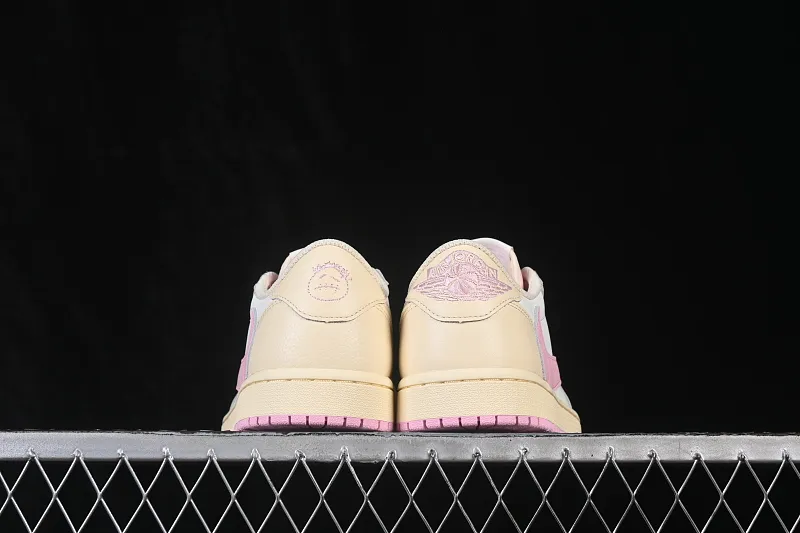 All Categories Air Jordan Jordan series basketball shoes Air Jordan 1 Low LJR version Travis Scott x Air Jordan 1 Low OG AJ1 Joe 1 joint undercut IQ7604-100